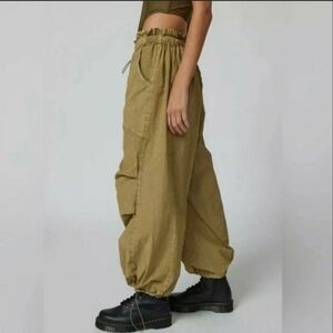 URBAN OUTFITTERS XXS 100% Nylon Olive Green Cargo Pants